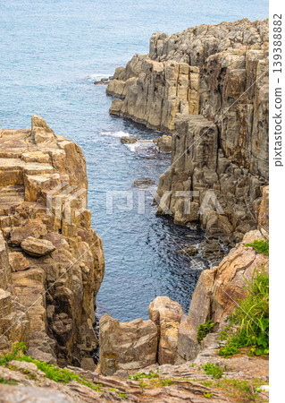 Waves crashing against the cliffs and the rocks of Tojinbo 139388882