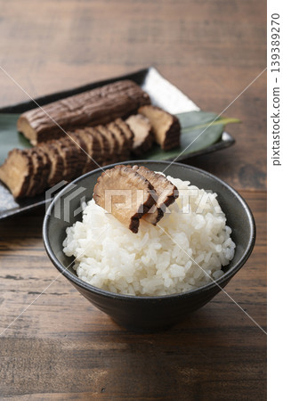 煙燻醃蘿蔔和米飯 139389270