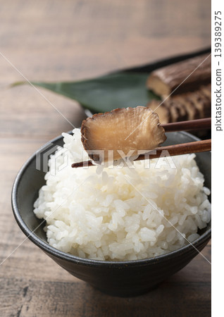 煙燻醃蘿蔔和米飯 煙燻醃蘿蔔和米飯 139389275
