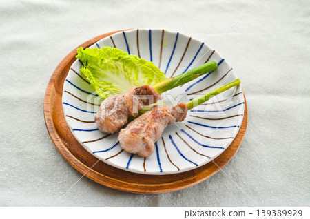 Meat rolls with Yanaka ginger Meat rolls with Yanaka ginger 139389929