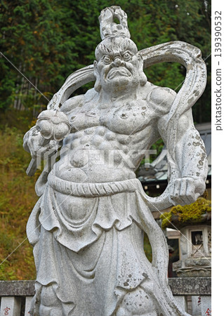 金剛力士雕像雄偉壯麗,氣勢磅礴,守護寺廟,散發著莊嚴的氣氛。 金剛力士雕像雄偉壯麗,氣勢磅礴,守護寺廟,散發著莊嚴的氣氛。 139390532