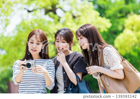 Young women with cameras sightseeing, friends, girls' trip 139393142