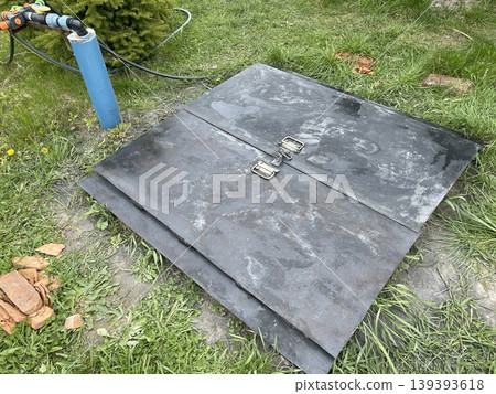 Cleaning rust from sheet metal surface Cleaning rust from sheet metal surface 139393618