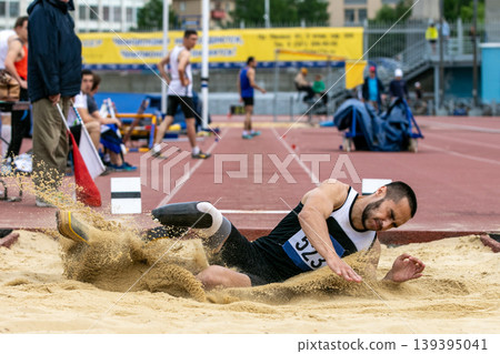 Athlete long jump 139395041