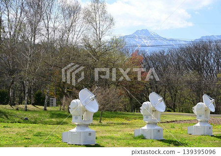 射電望遠鏡和Yatsugatake 射電望遠鏡和Yatsugatake 139395096