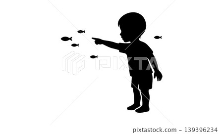 一個孩子指著魚的剪影 一個孩子指著魚的剪影 139396234