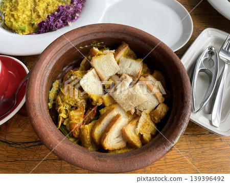 Sri Lankan crab curry served in clay pot with bread and spices Sri Lankan crab curry served in clay pot with bread and spices 139396492
