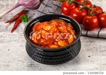 Baked kidney with tomato sauce Baked kidney with tomato sauce 139396538