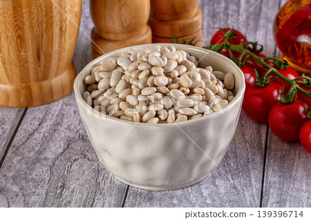 Raw white beans for cooking 139396714