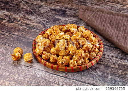 Sweet crunchy popcorn with caramel Sweet crunchy popcorn with caramel 139396735