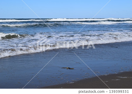 Rough waves of Shonai beach Sea of Japan Rough waves of Shonai beach Sea of Japan 139399331