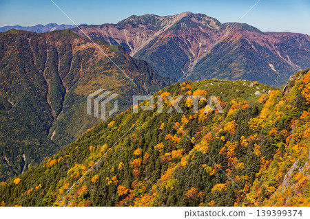 Views of Mt. Senjōgatake and the Central Alps from the autumn foliage of the Southern Alps, the Hōō Sanzan mountain range, and the Yakushidake ridge. Views of Mt. Senjōgatake and the Central Alps from the autumn foliage of the Southern Alps, the Hōō Sanzan mountain range, and the Yakushidake ridge. 139399374