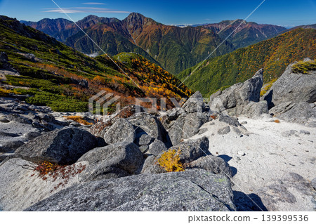 Autumn view of Shiramine Sanzan and Senjōgatake from the Kannon-dake ridge of the Southern Alps, Hōō Sanzan. Autumn view of Shiramine Sanzan and Senjōgatake from the Kannon-dake ridge of the Southern Alps, Hōō Sanzan. 139399536