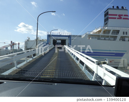 開往北海道的渡輪登船坡道 開往北海道的渡輪登船坡道 139400128