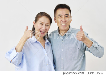 老年夫婦，好兆頭，白色背景 139401532