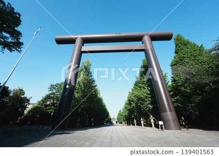 The first torii gate (Great Torii) of Yasukuni Shrine 139401563