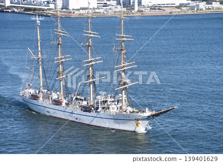 training sailboat 139401629