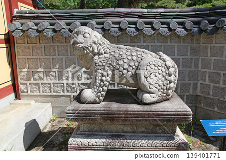 鶴見綠地公園(1990年世博會紀念公園)、韓國花園、虛構動物雕像:笠太和笠八。 鶴見綠地公園(1990年世博會紀念公園)、韓國花園、虛構動物雕像:笠太和笠八。 139401771