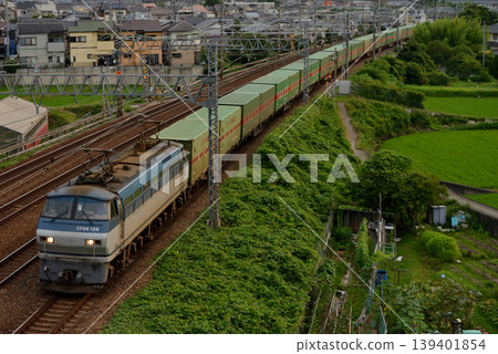 EF66129 container freight train running on the Tokaido Line EF66129 container freight train running on the Tokaido Line 139401854