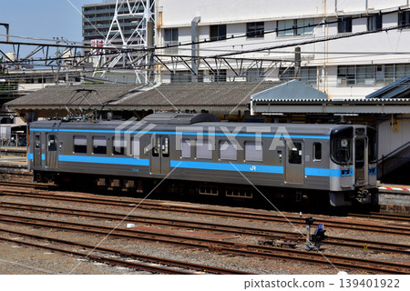 7000 series single-car local train operating on the Yosan Line 7000 series single-car local train operating on the Yosan Line 139401922