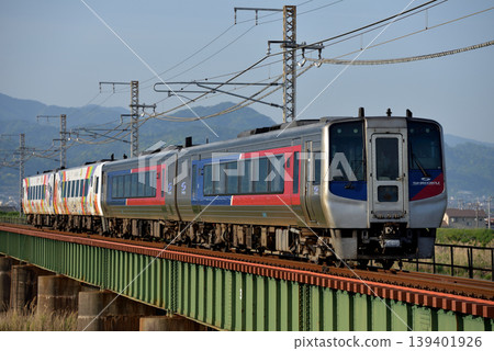 N2000系列特快列車宇及島2號運行於養山線 N2000系列特快列車宇及島2號運行於養山線 139401926