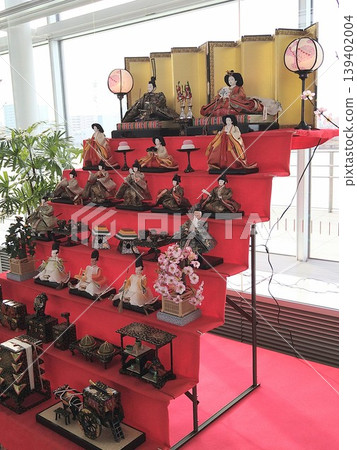 Luxurious Japanese Hina Dolls Luxurious Japanese Hina Dolls 139402004