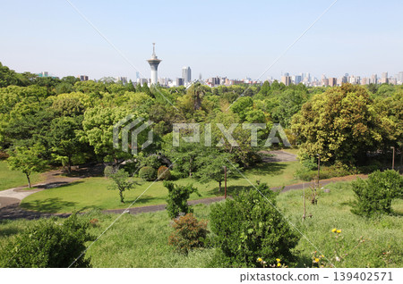 From the rose garden in the mountain area of Tsurumi Ryokuchi Park, the site of the International Garden and Greenery Exposition. 139402571