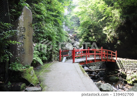 Shasui Falls (Yamashita Town, Ashigarakami District, Kanagawa Prefecture) and its commemorative monument 139402700