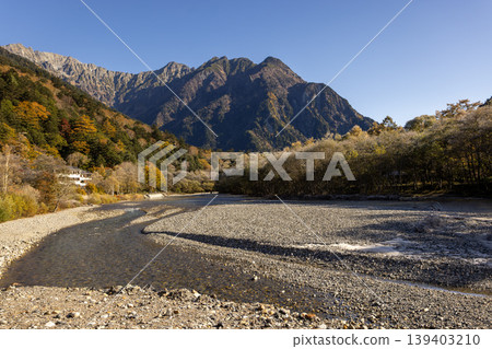 Mount Hotakadake and azusa river in kamikochi national park, Japan Mount Hotakadake and azusa river in kamikochi national park, Japan 139403210
