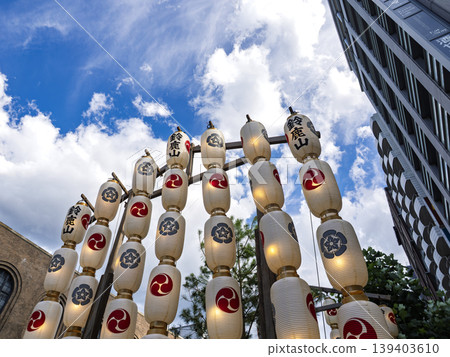 面向夏日的天空。祗園祭鈴鹿花車所展現的傳統之美。 139403610