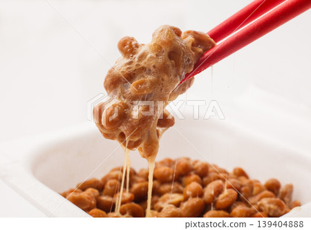 納豆(發酵大豆)- 攝影棚攝影 納豆(發酵大豆)- 攝影棚攝影 139404888