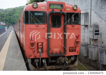 Trains that stop at Amarube Station in Mikata District, Hyogo Prefecture. Trains that stop at Amarube Station in Mikata District, Hyogo Prefecture. 139406475