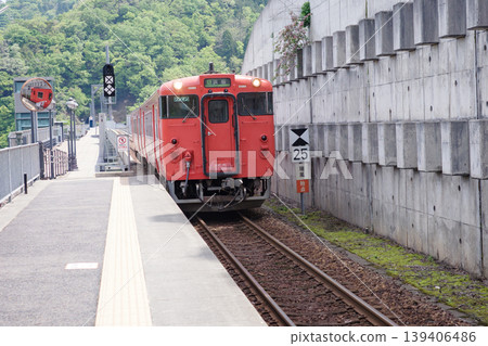 Trains that stop at Amarube Station in Mikata District, Hyogo Prefecture. Trains that stop at Amarube Station in Mikata District, Hyogo Prefecture. 139406486