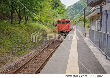 Trains that stop at Amarube Station in Mikata District, Hyogo Prefecture. Trains that stop at Amarube Station in Mikata District, Hyogo Prefecture. 139406490
