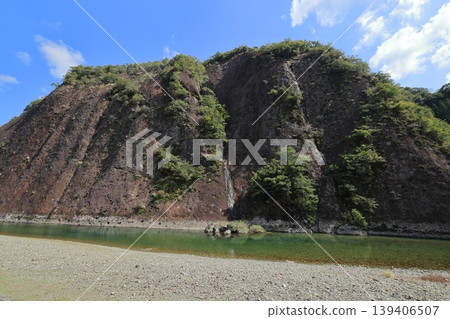 和歌山縣小座川町一塊巨大的岩石景觀 和歌山縣小座川町一塊巨大的岩石景觀 139406507