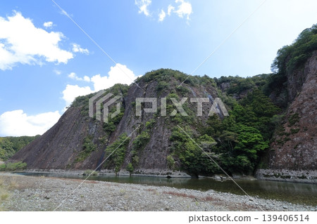 A landscape of a single large rock in Kozagawa Town, Wakayama Prefecture 139406514