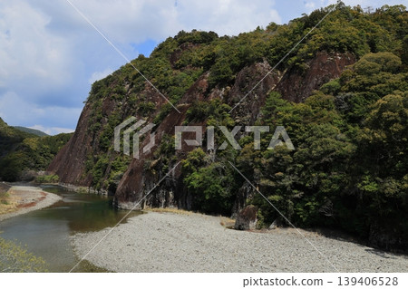 A landscape of a single large rock in Kozagawa Town, Wakayama Prefecture 139406528