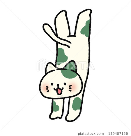 一隻可愛的貓咪在做倒立 一隻可愛的貓咪在做倒立 139407136