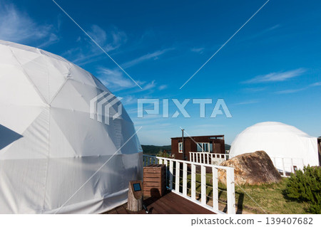 Close-up of a dome-shaped tent at a glamping facility Close-up of a dome-shaped tent at a glamping facility 139407682