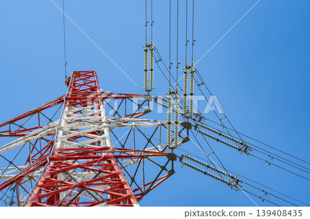 藍天和輸電塔；高壓輸電塔 139408435