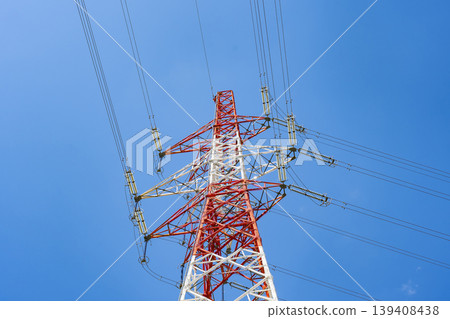 藍天和輸電塔；高壓輸電塔 139408438