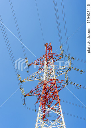 藍天和輸電塔;高壓輸電塔 藍天和輸電塔;高壓輸電塔 139408446