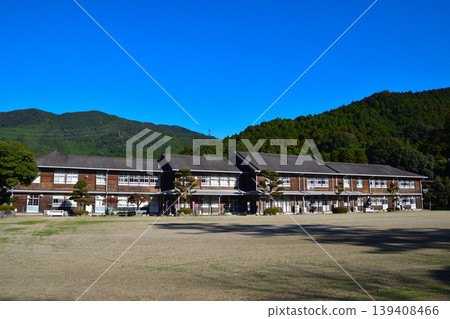 Wooden building: Akizuki Junior High School 139408466