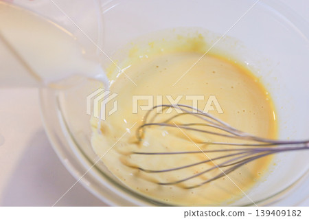 Making custard cream: Add milk and mix. Making custard cream: Add milk and mix. 139409182