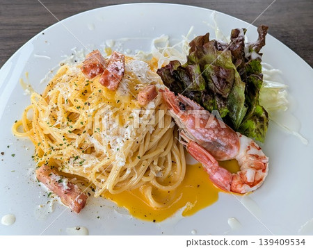 A luxurious carbonara with shrimp A luxurious carbonara with shrimp 139409534