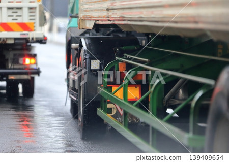 Trailer truck image 139409654