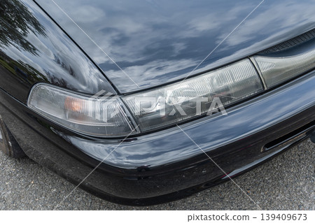 Headlight of the old car 139409673