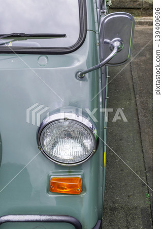Headlight of the old car 139409696