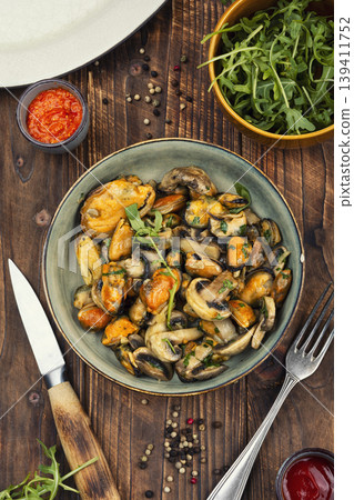 Delicious seafood mussels. Delicious seafood mussels. 139411752