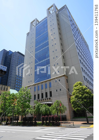 A building facing Hakusan Street, shining brightly against the blue sky. May, Chiyoda 1194 Kyoritsu Auditorium / Kyoritsu Women's Academy A building facing Hakusan Street, shining brightly against the blue sky. May, Chiyoda 1194 Kyoritsu Auditorium / Kyoritsu Women's Academy 139411768